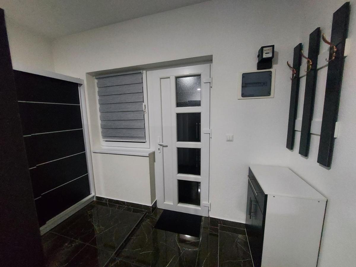 Malm Travnik Apartamento Exterior foto